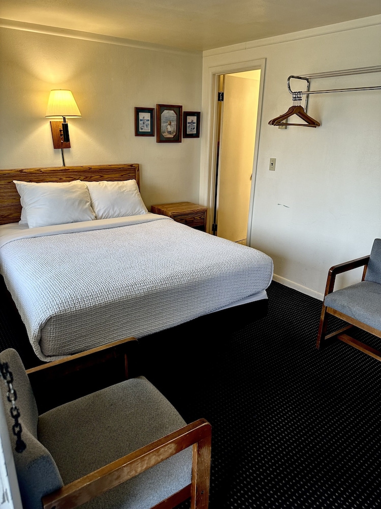 Sunrise Beach Motel - photo 8