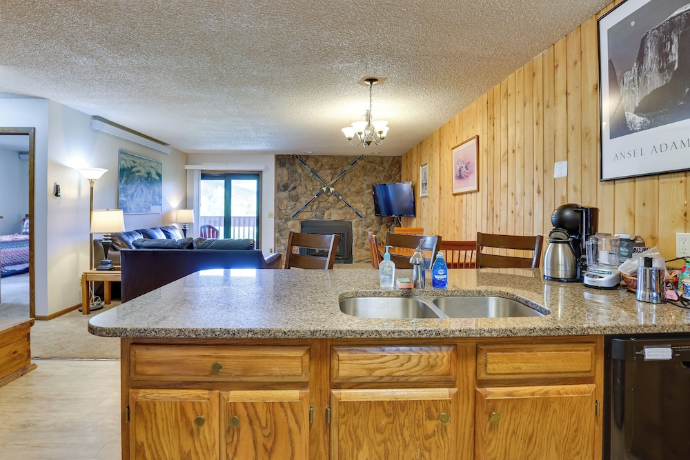 Mtn Condo w Ski Locker & Pools 3 Mi to Resort - photo 29
