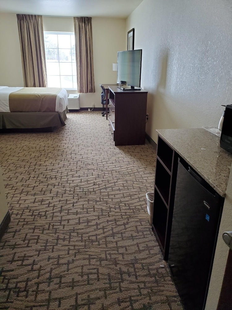Cobblestone Inn & Suites Barron - photo 3