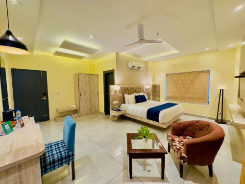 Aachman Riviera Resort Dharamshala A river facing rooms with balcony #rivertouch #snowfacing #centrally AC #terrace cafe restaurant #parking in Dharamsala, India