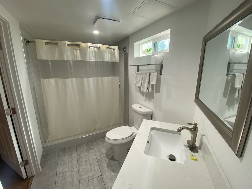 Royale Inn Motel - photo 12