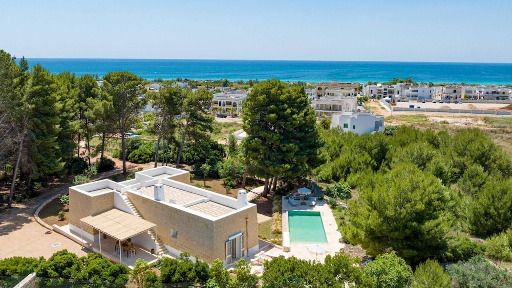 Il Nachiro 6 Emma Villas — 4-Star Luxury Hotel in Salve, Italy
