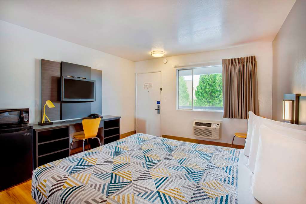 Motel 6 Salem OR Expo Center - photo 14