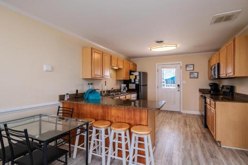 Absolute Beach by Oak Island Accommodations - photo 10