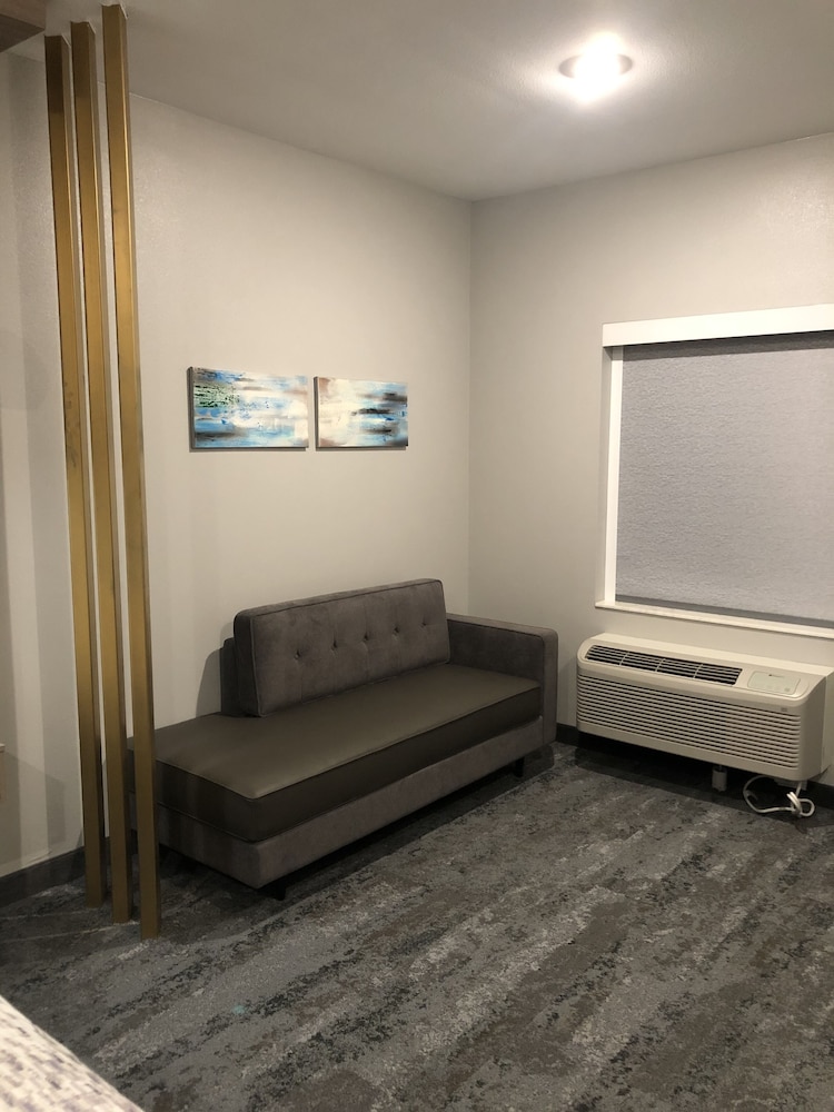 Hotel Solara Hobby Airport - photo 4