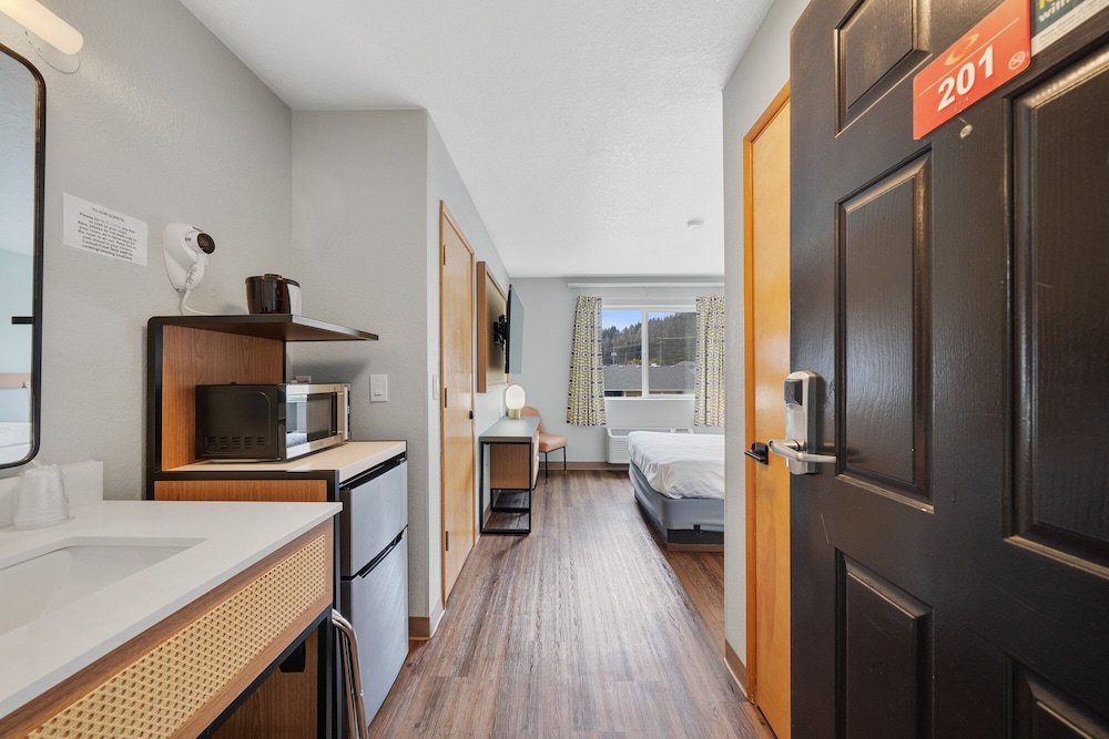 Garibaldi Inn at the Bay - photo 22