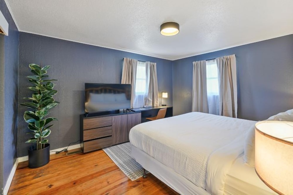 Tremont Lodge & Resort - photo 20