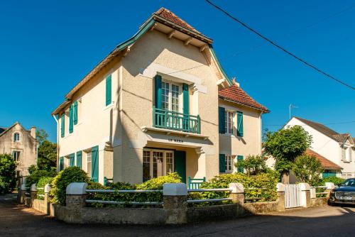Maison Charmante Au Pouliguen Avec Acces Direct a la Plage — 4-Star Luxury Hotel in Le Pouliguen, France
