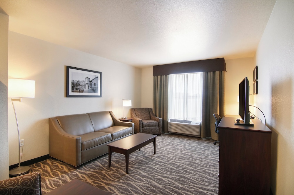 Cobblestone Inn & Suites at UW Stout Downtown Menomonie - photo 25