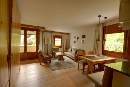 Chesa Munteratsch 2 Zimmerwohnung 410 Typ E — 4-Star Luxury Hotel in Silvaplana, Switzerland