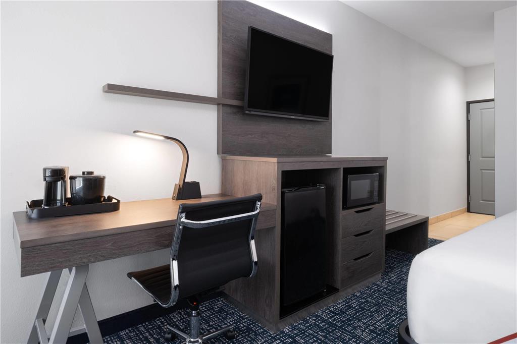 La Quinta Inn & Suites by Wyndham Muskogee - photo 22