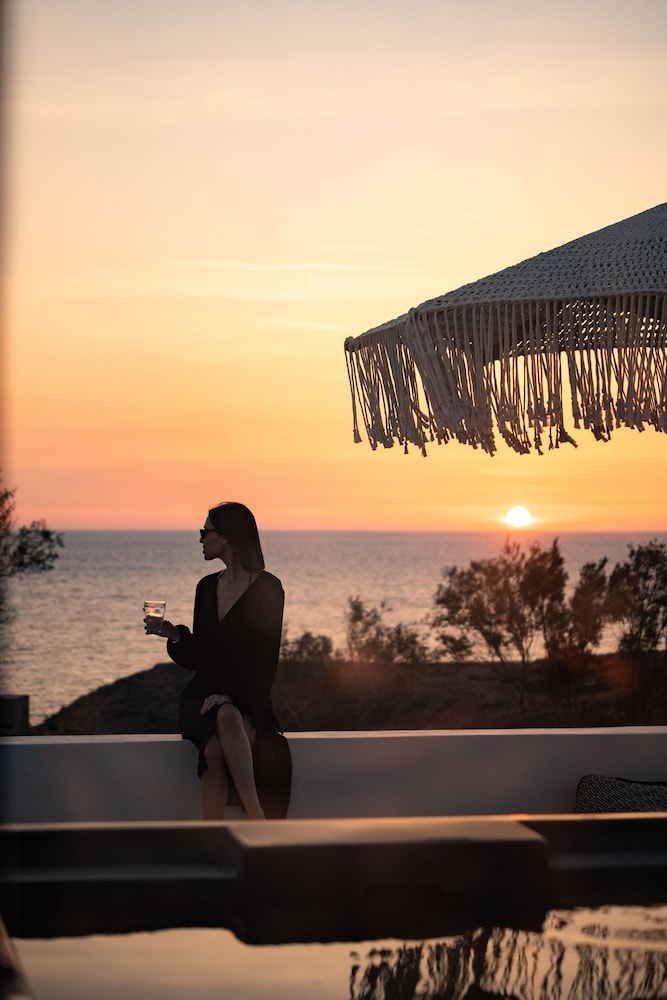AKRI Suites Vourvoulos - last minute hotel in Fira