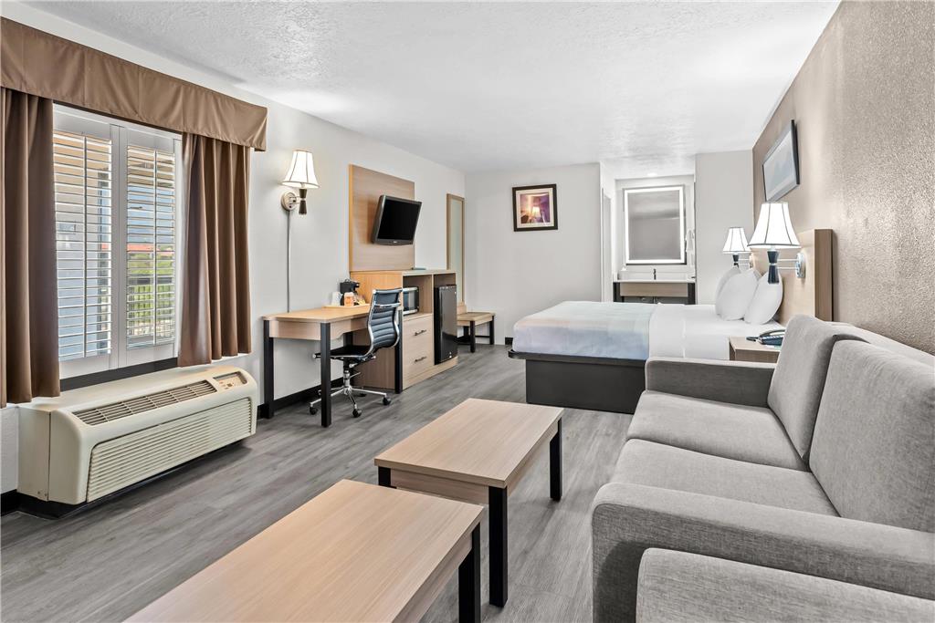 Quality Inn & Suites Albuquerque - photo 28