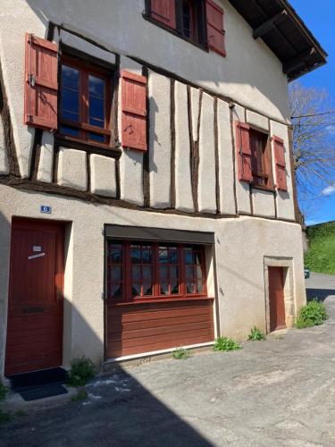 Chez Stella 1 Piece Canape Lit Deux Personnes Cuisine Sdb Separee — hotel in Caylus
