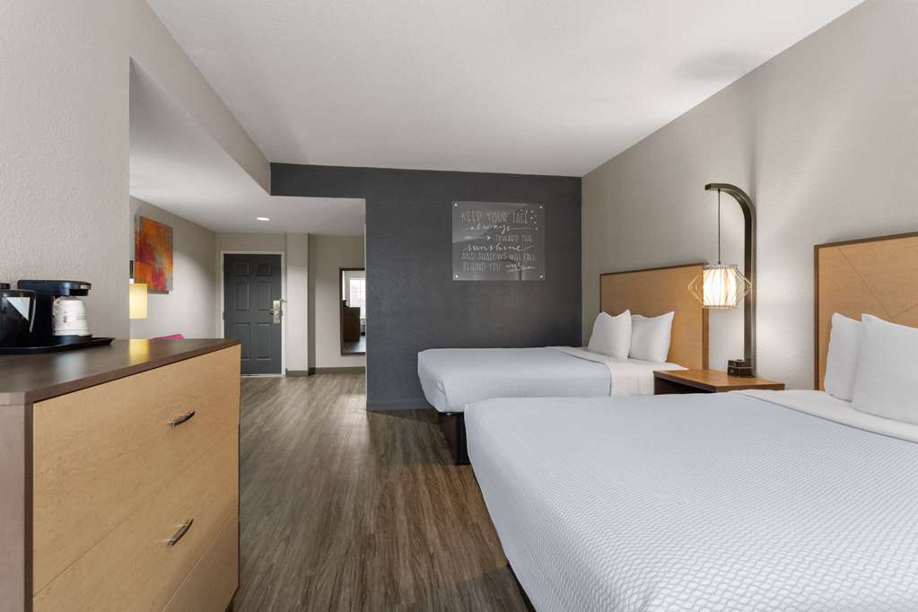 La Quinta Inn & Suites by Wyndham Ft. Pierce - photo 20