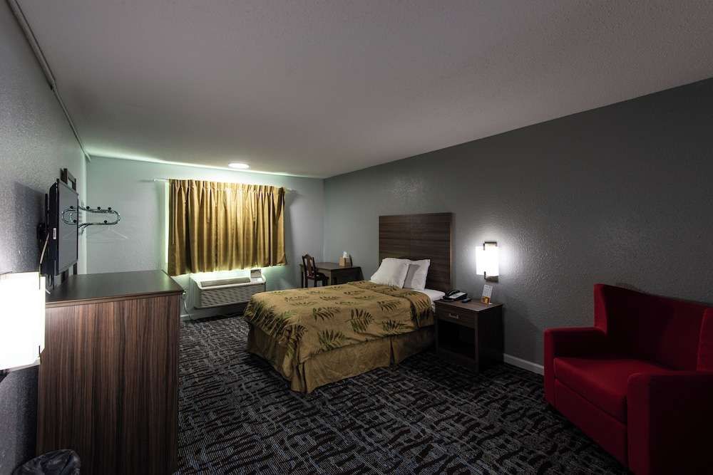 Regency Inn And Suites Nashville - photo 8