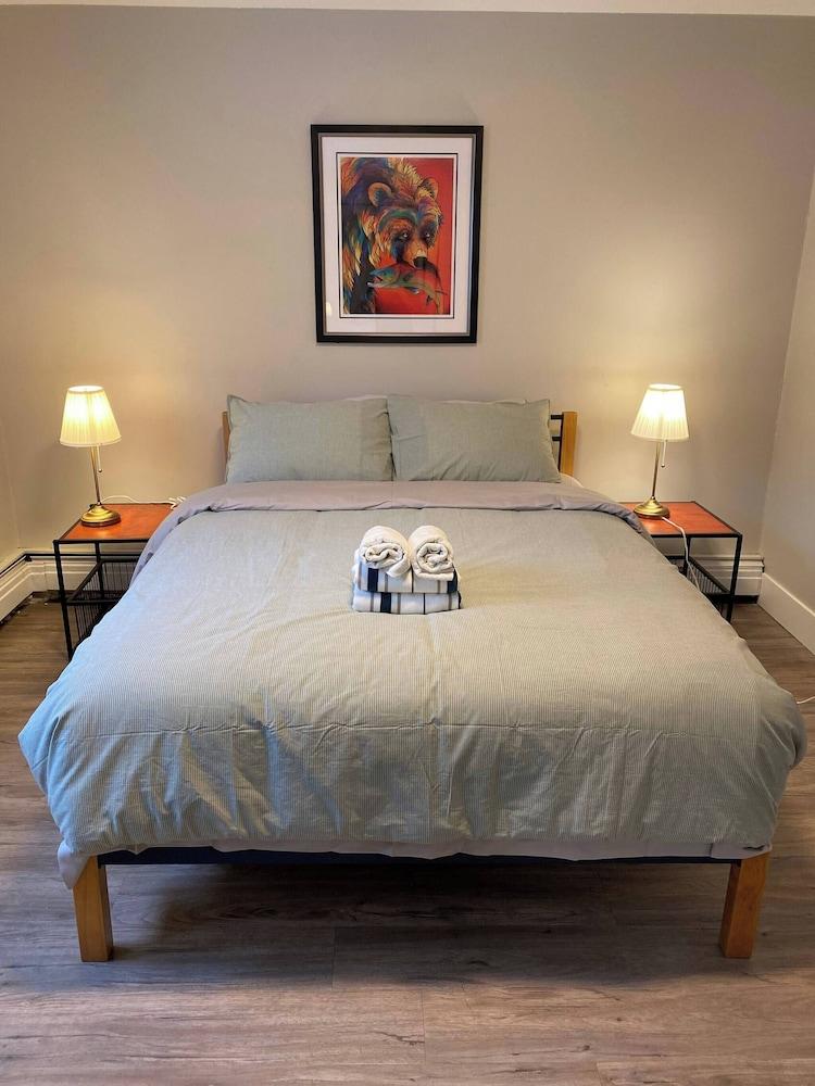 Brand New Modern Flat 2br1ba Whyte And U in Edmonton, Canada