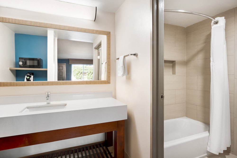 Holiday Inn Express Simi Valley by IHG - photo 16