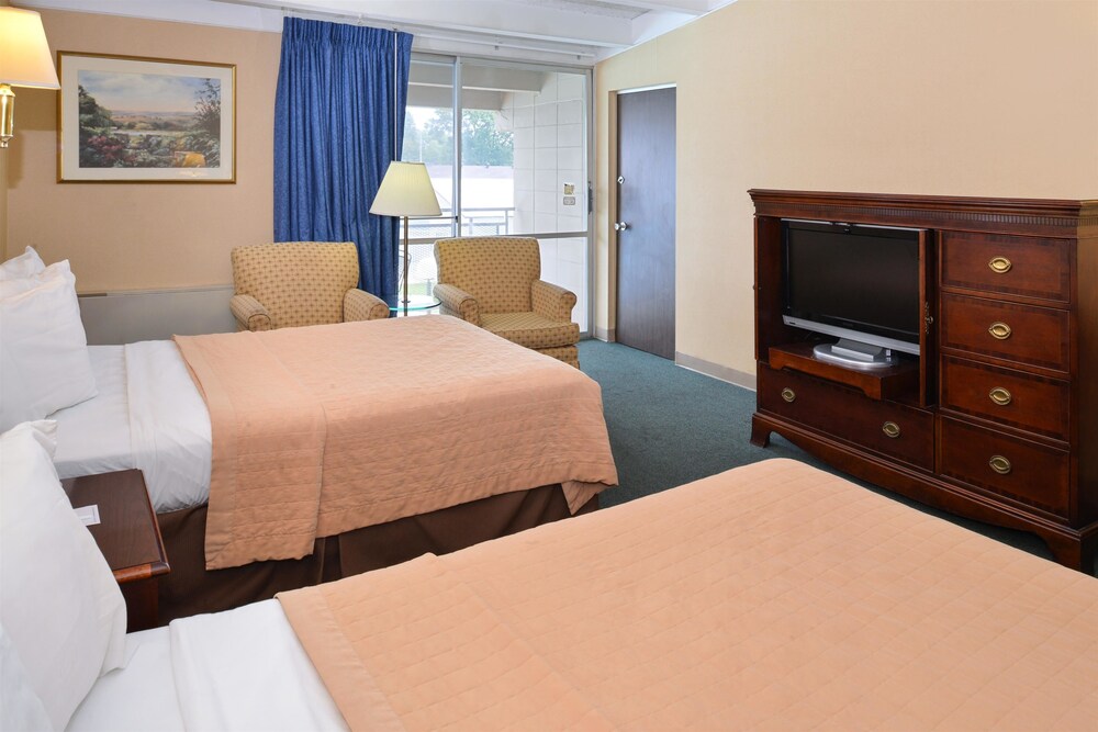 Americas Best Value Inn Campus View - photo 16