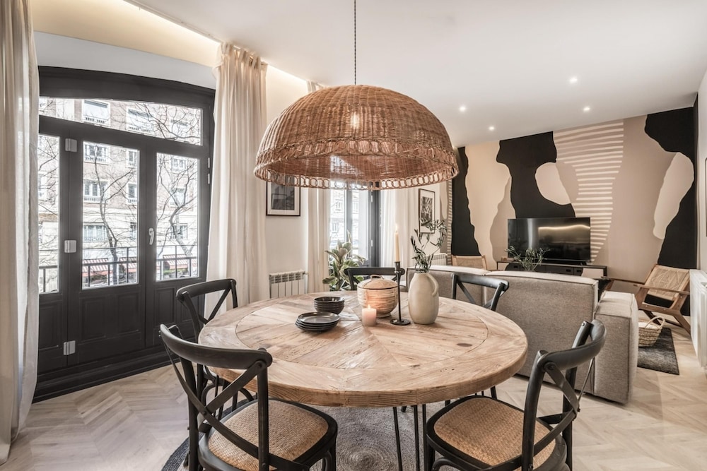Baza 3 Bedrooms and Office in Trafalgar Madrid