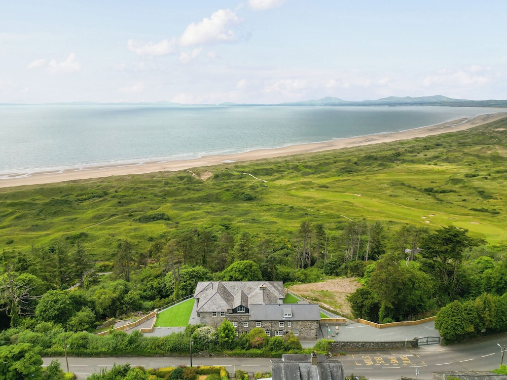 Valerian Lodge — 4-Star Luxury Hotel in Harlech, United Kingdom