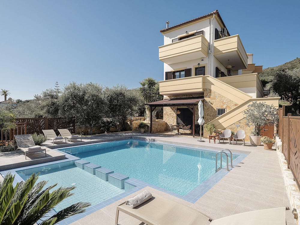 Villa Hibiscus — 4-Star Luxury Hotel in Kolympari, Greece