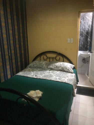 Johnfonz Building Spacious Room - last minute hotel in Manila