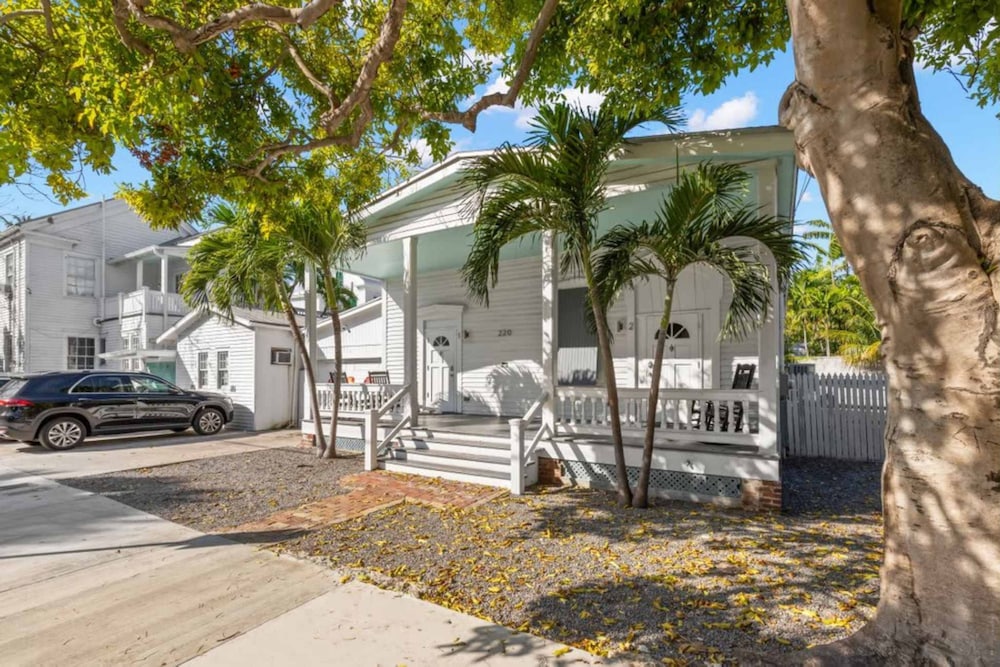 Mesa House Dos Unreal Location — 4-Star Luxury Hotel in Key West, United States