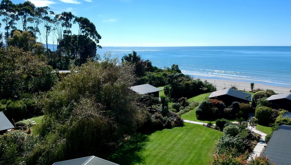 Adrift In Golden Bay — 5-Star Luxury Hotel in Takaka, New Zealand