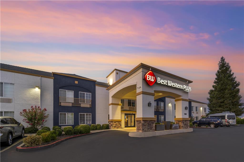 Best Western Plus Twin View Inn & Suites - photo 16