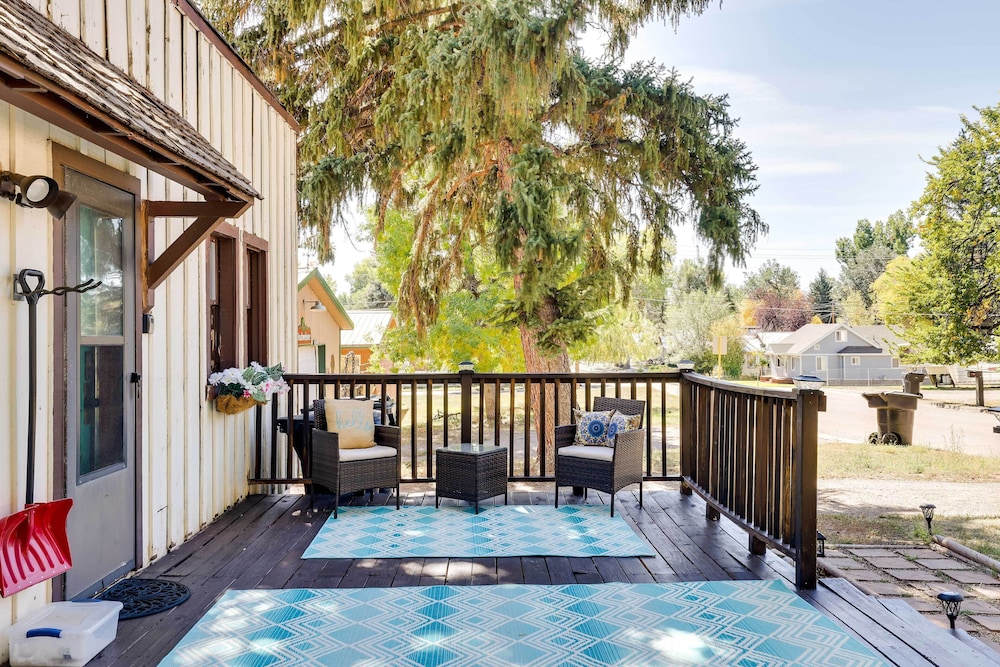 Cottage W Furnished Deck 1 Mi To Dtwn Craig 19318886 — Craig