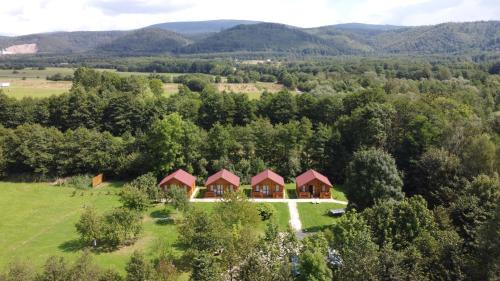 Dwor Piotra I Pawła Pokoje I Domki in Miedzylesie, Poland