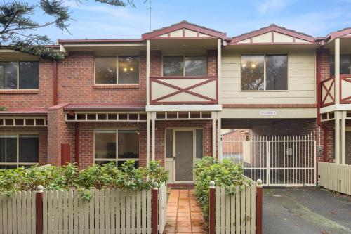 Simpson Getaway 2 in Point Lonsdale, Australia