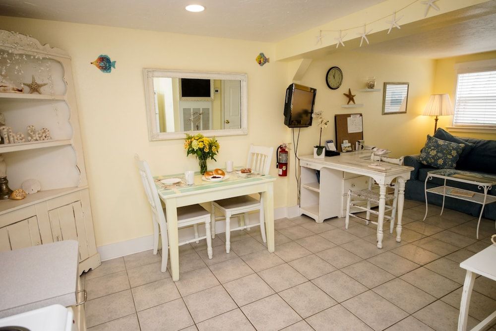 Anna Maria Beach Cottages - photo 5