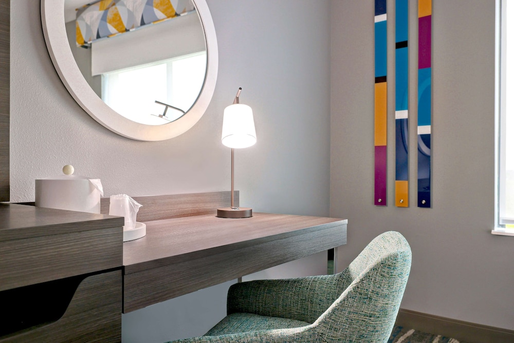 Hampton Inn & Suites Houston East Beltway 8 - photo 42