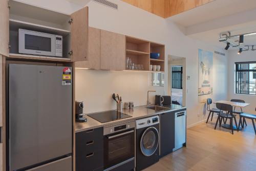 Inner City Apartment 4 Modern Rooftop Balcony — 4-Star Luxury Hotel in Nelson, New Zealand