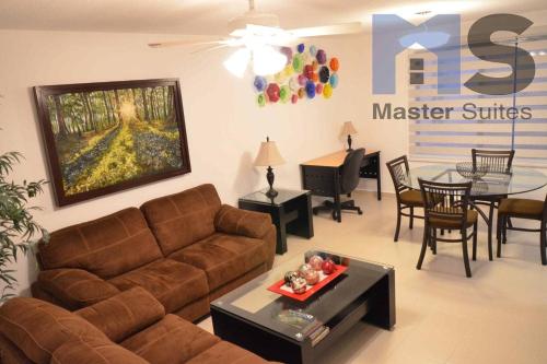 Moderna Suite Alberca Ubicadísima Av Bernardo Quintana 9A — 4-Star Luxury Hotel in Queretaro, Mexico