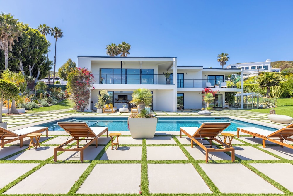 Casa Maria by Oraklus — 4-Star Luxury Hotel in Malibu, United States