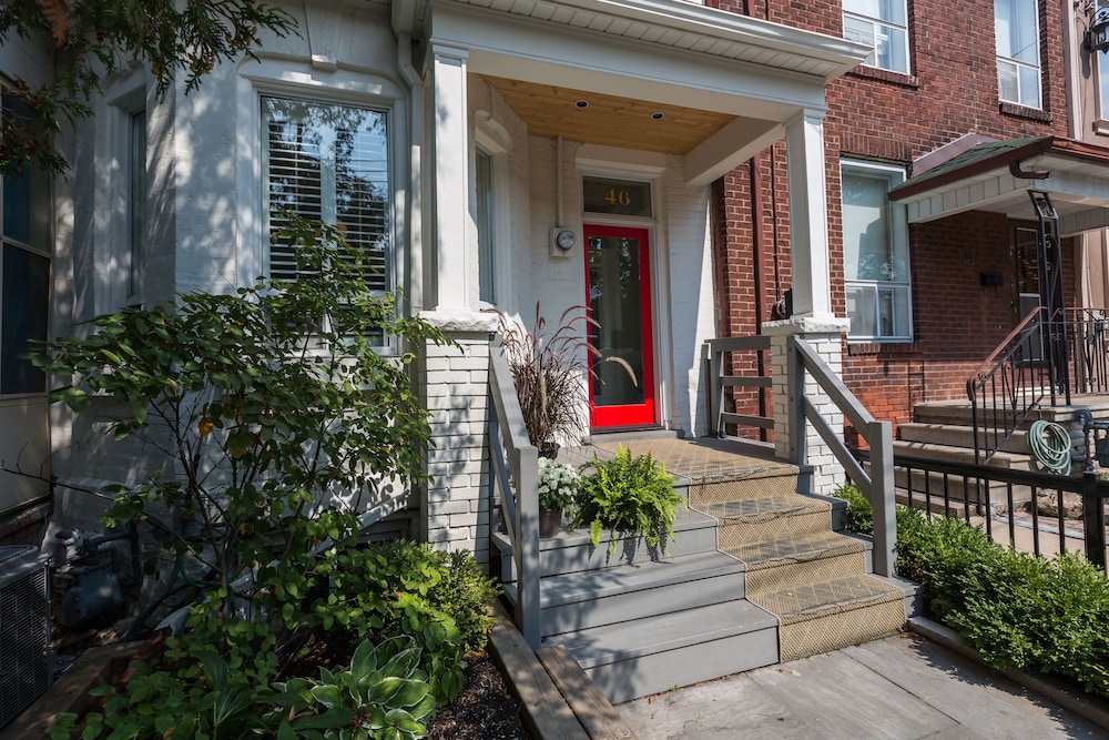 Applewood Suites Queen West