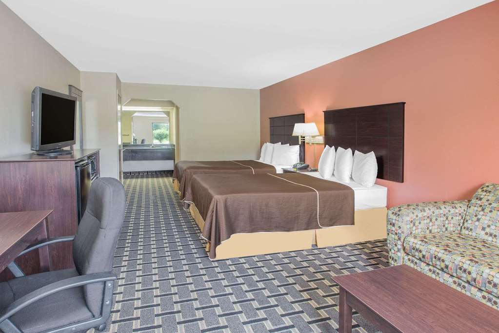 Days Inn & Suites by Wyndham Pine Bluff - photo 12