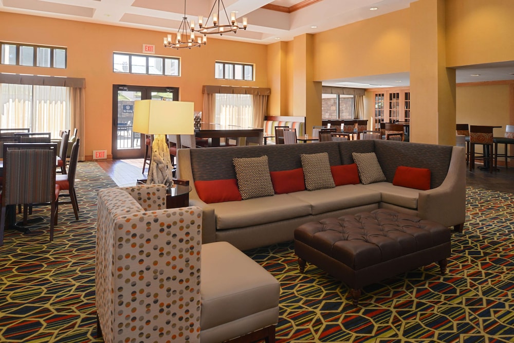 Hampton Inn & Suites Pueblo Southgate - photo 43