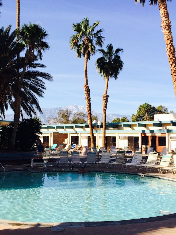 Desert Hot Springs Spa Hotel - photo 21