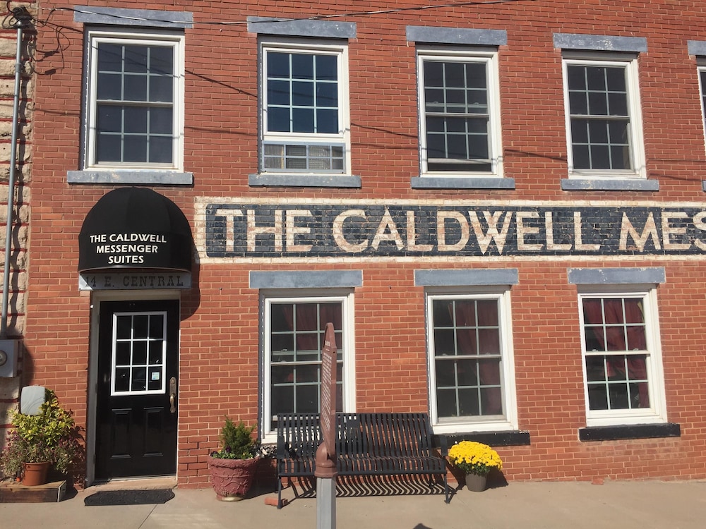 Caldwell Messenger Suites - photo 18