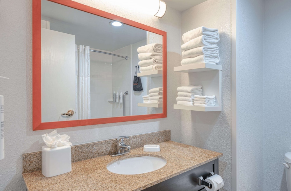 Hampton Inn Washington Court House - photo 23