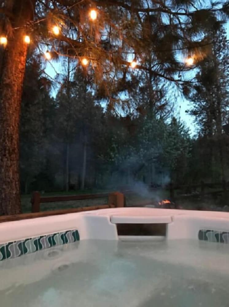 The Last Resort Lodge - photo 9