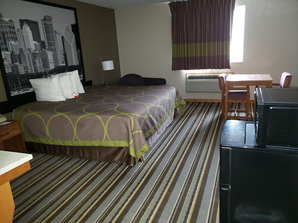 Watseka 24 Inn & Suites - photo 11