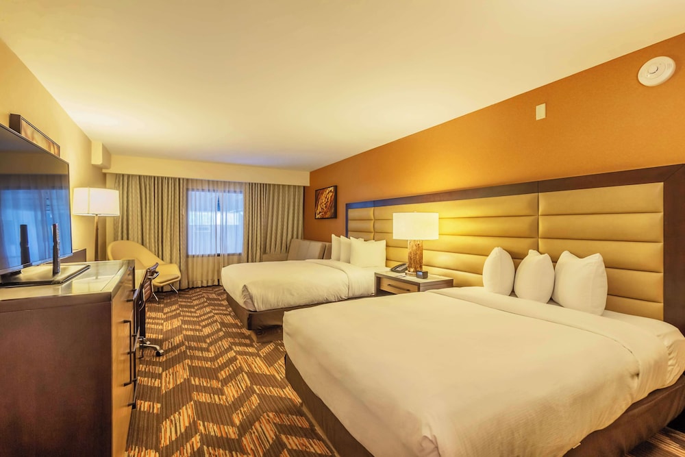 DoubleTree by Hilton Hotel Lawrence - photo 7