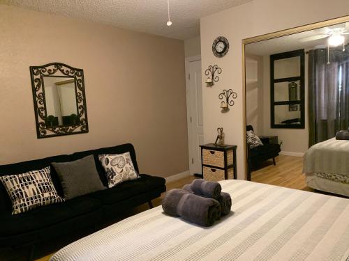 Le Noir A private bedroom with a private entrance shared bathroom