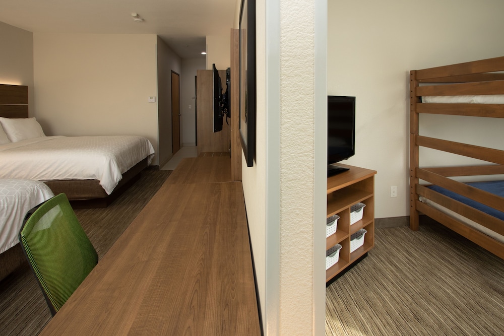 Holiday Inn Express Hotel & Suites Roseville Galleria Area by IHG - photo 42