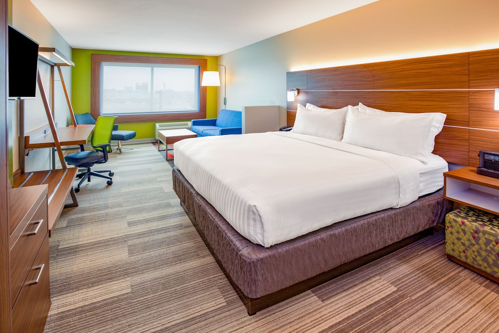 Holiday Inn Express & Suites Des Moines Downtown by IHG - photo 11